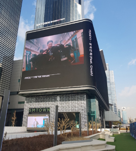 When the building becomes a billboard