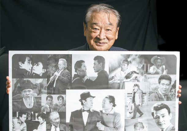 85-year-old Lee Soon-jae is busier than ever: The veteran actor's diverse  career has provided him roles on stage and screen